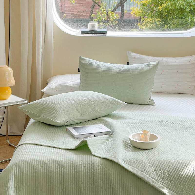 pastel stripe quilt & pillow sheets set