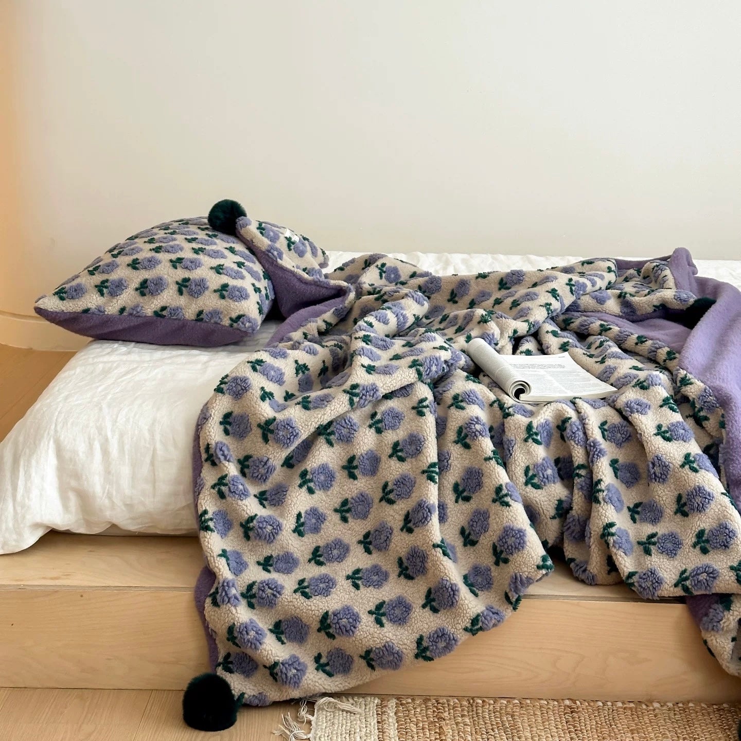 Pom Pom Floral Embossed blanket (2colors)