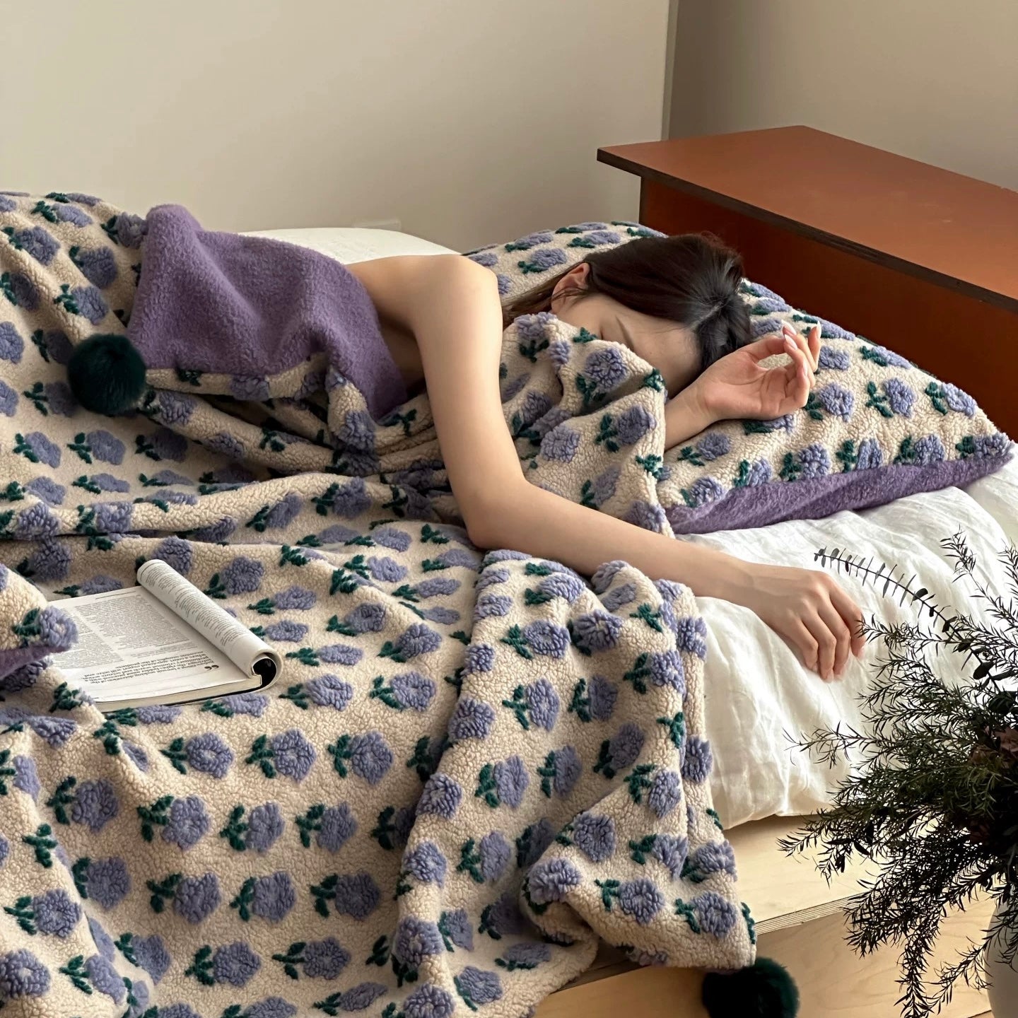 Pom Pom Floral Embossed blanket (2colors)