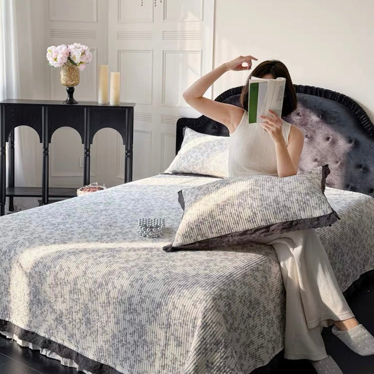 monotone floral quilt & pillow sheets set
