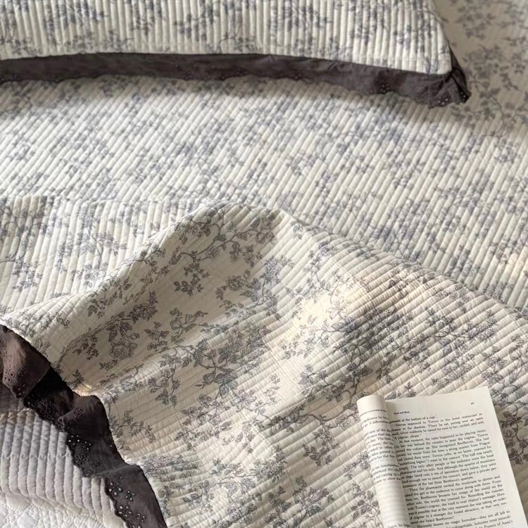 monotone floral quilt & pillow sheets set