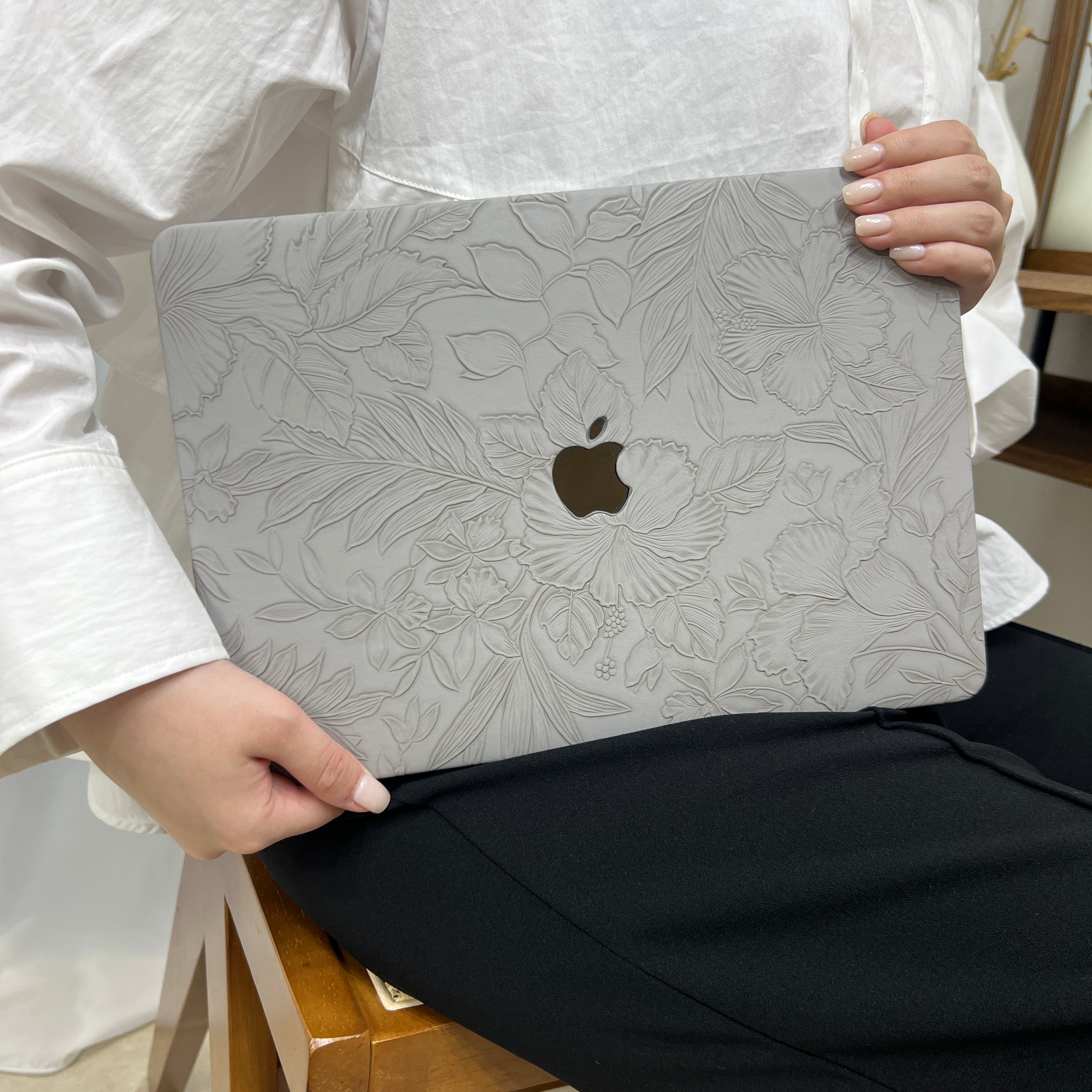 Floral Line Art MacBook Case(2colors)