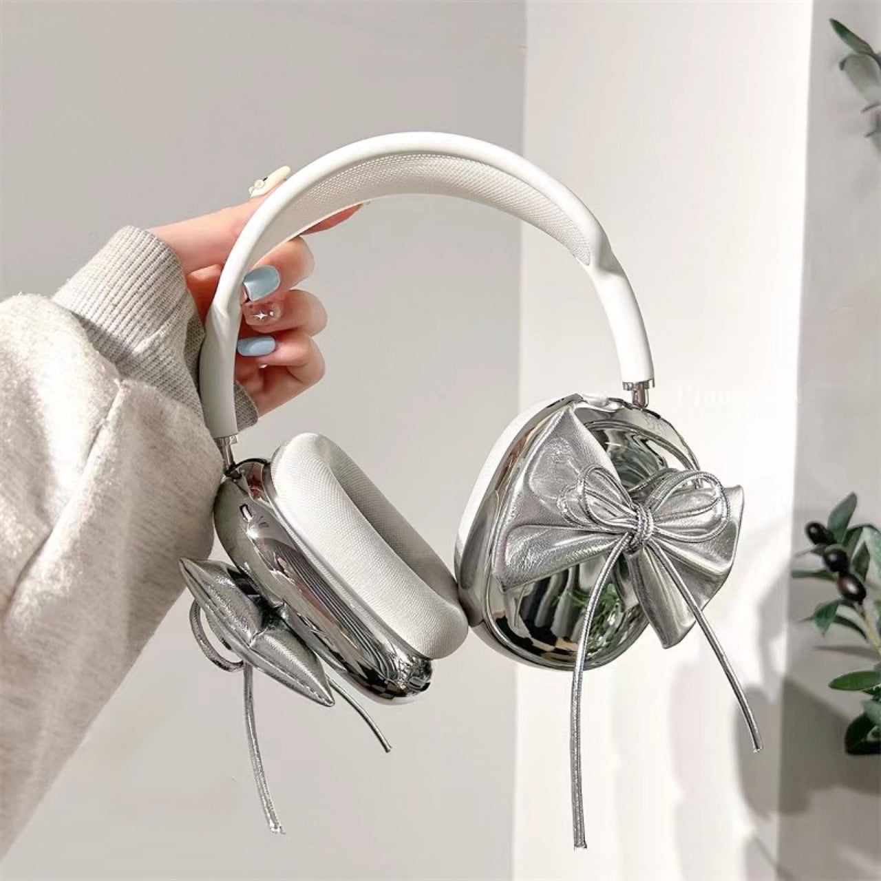 silver ribbon AirpodsMax cover