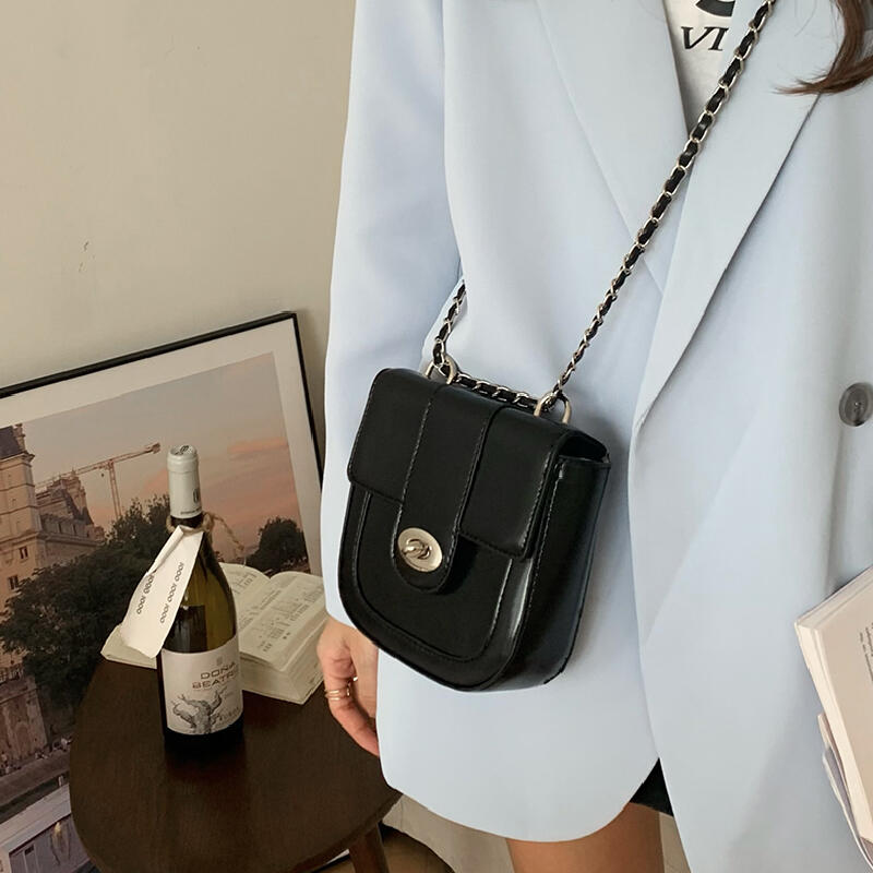 square chain shoulder bag