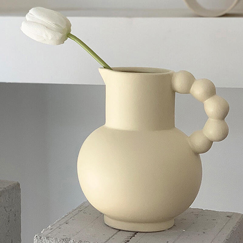 3design monochrome circle handle vase
