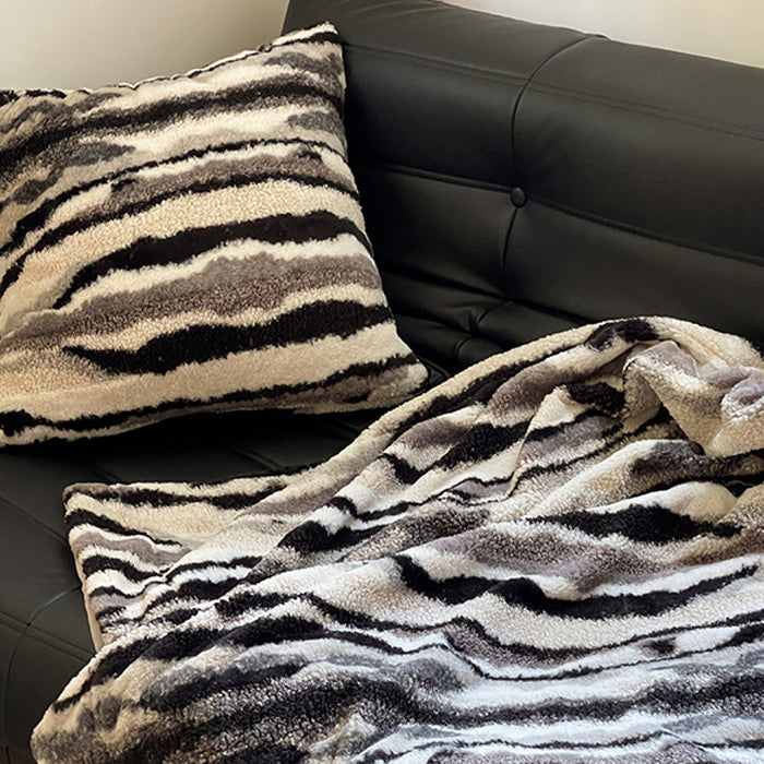2color crooked border blanket