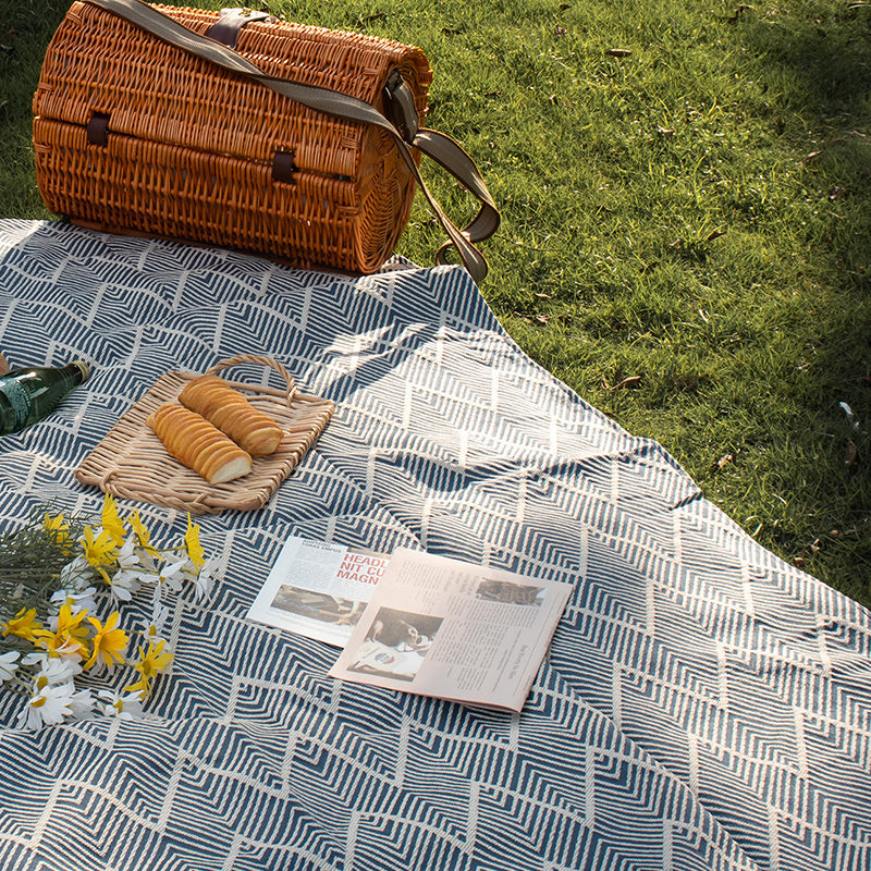 2color waterproof jagged picnic sheet