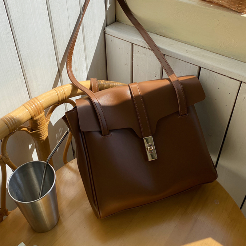 square one shoulder hand bag