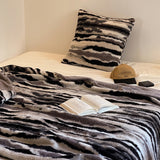 2color crooked border blanket