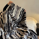 2color crooked border blanket
