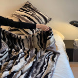 2color crooked border blanket